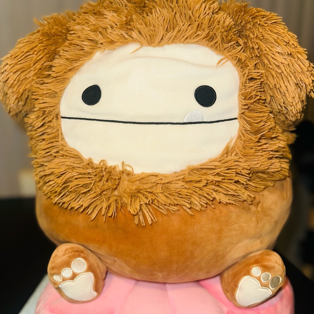 Squishmallows Benny 16” DEFECT. Two right feet.